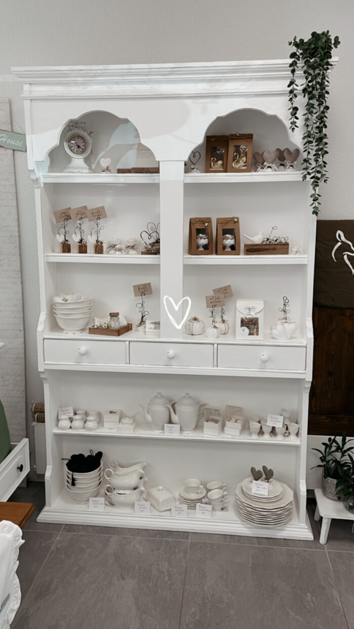 Shabby Chic Regal