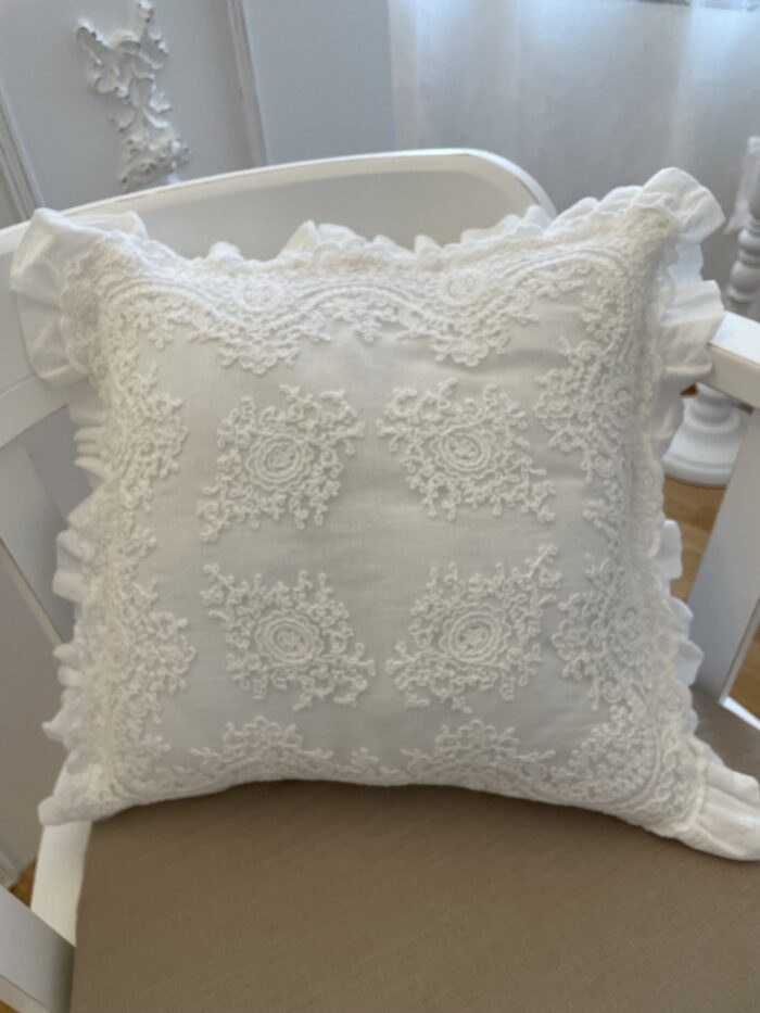 Rüschenkissen weiss 40x40cm