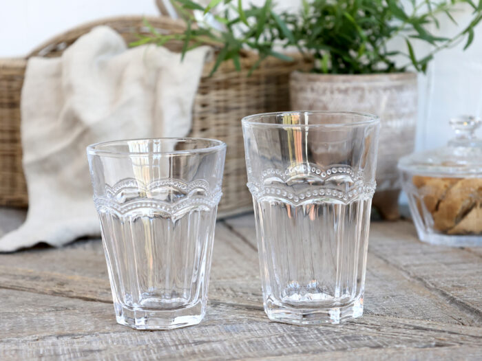 Trinkglas mit Perlenkante